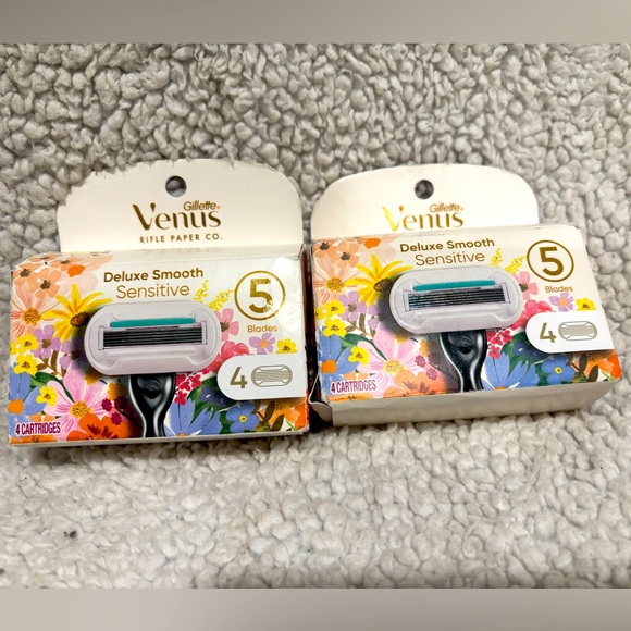 Set of 2-Venus Deluxe Smooth Sensitive Women's Razor‎ Blade Refills, 4 Count - Picture 1 of 8